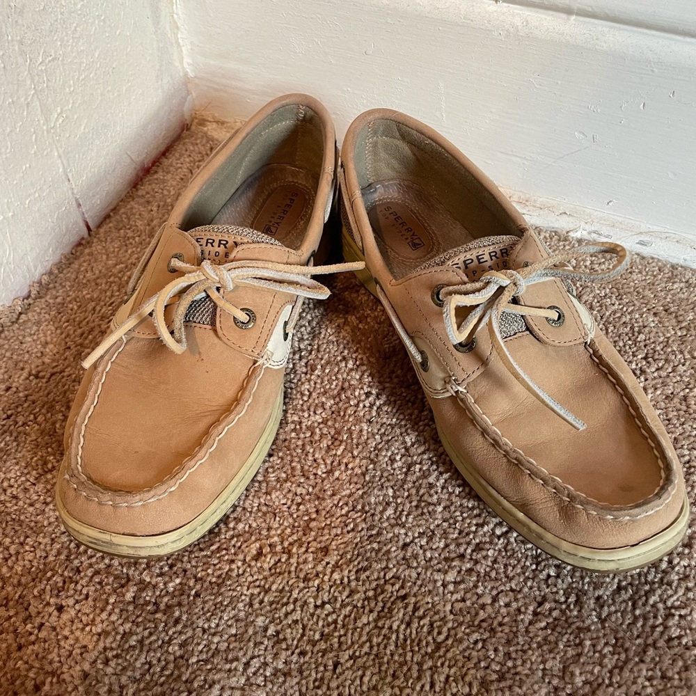 Sperry tan boat shoes - size 9